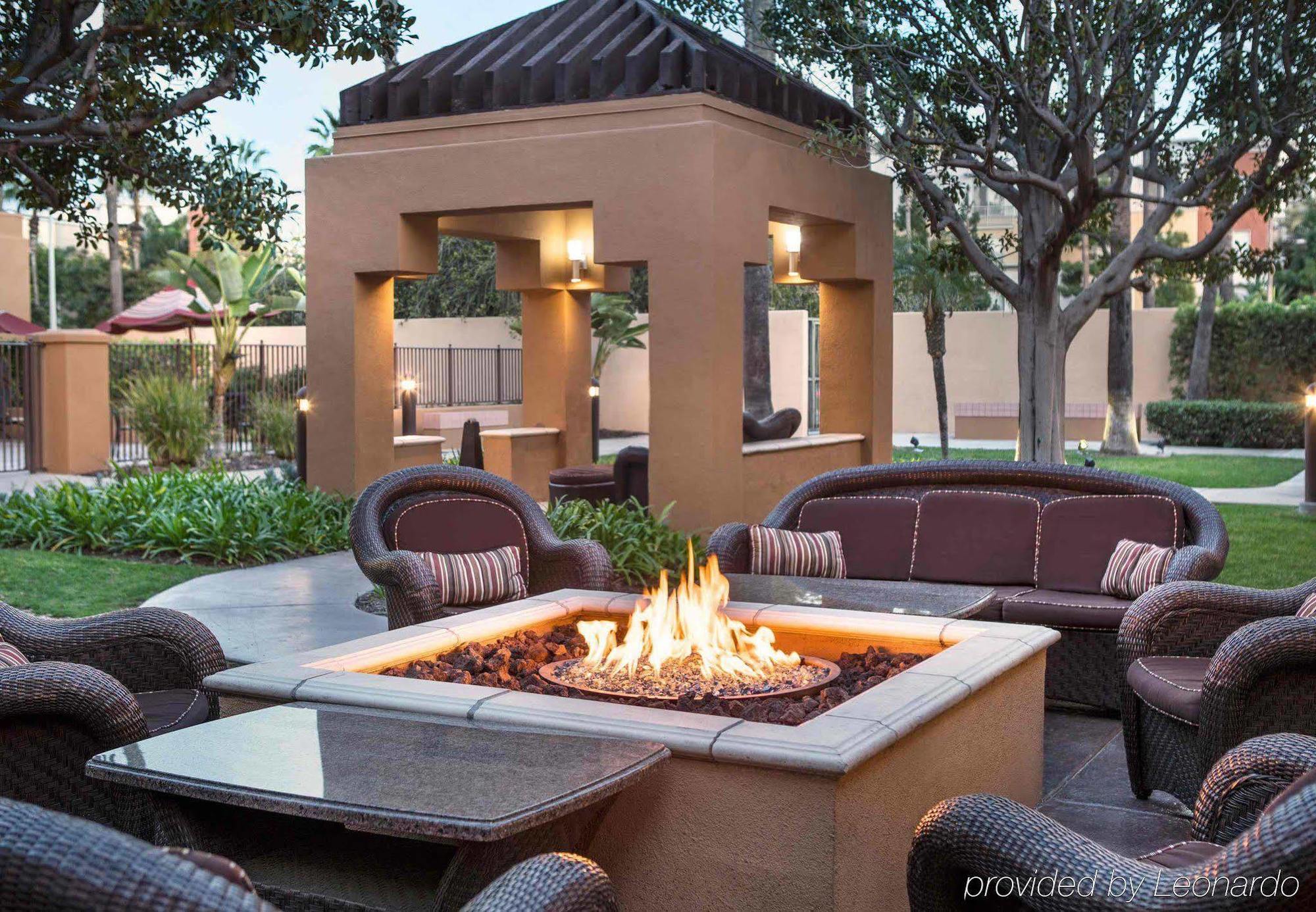 Отель Courtyard Irvine John Wayne Airport/Orange County Экстерьер фото